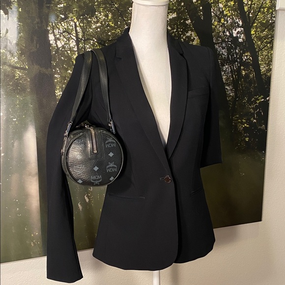 MCM München Visetos Essential Barrel Bag In Black - Picture 3 of 16